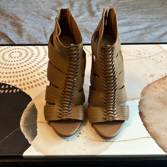 BCBGeneration tan heels - Picture 4 of 8